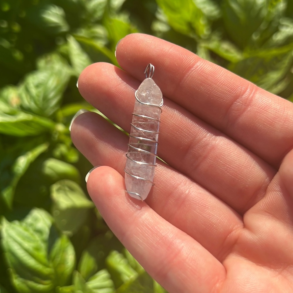 Clear quartz pendant🕸️